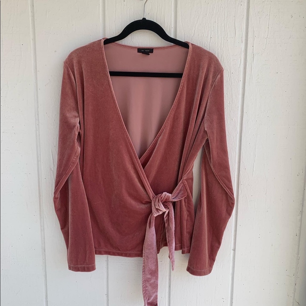 Halogen velvet top